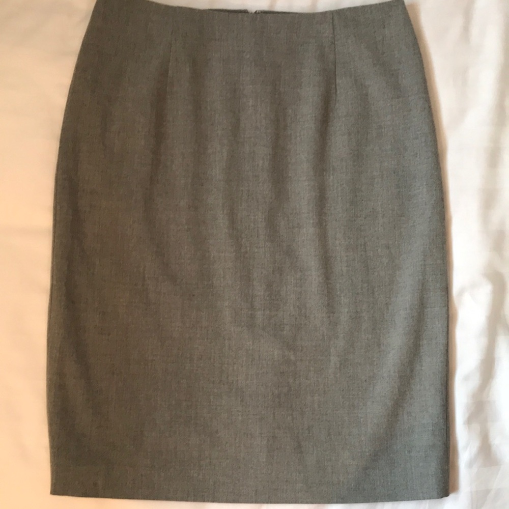 COPY - Ann Taylor simple grey all season poly/viscose/spandex skirt